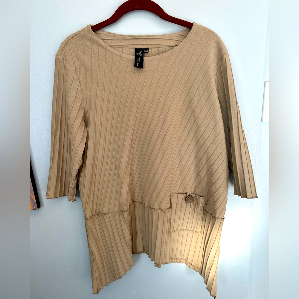 FOCUS size S brown v line top